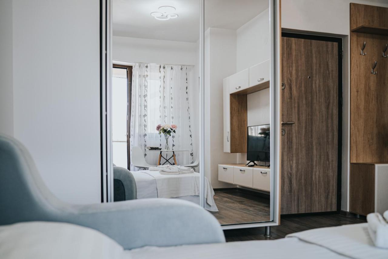 Palas Mall - Cozy Studios And Flats Яш Екстериор снимка
